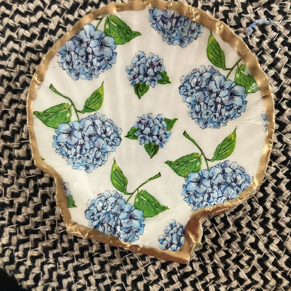 Hydrangea Shell Trinket Dish - Blue Floral with Gold Edge